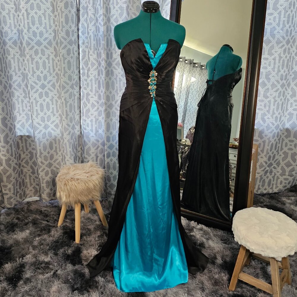 Unbranded Turquoise & Black Formal Gown – Size 8